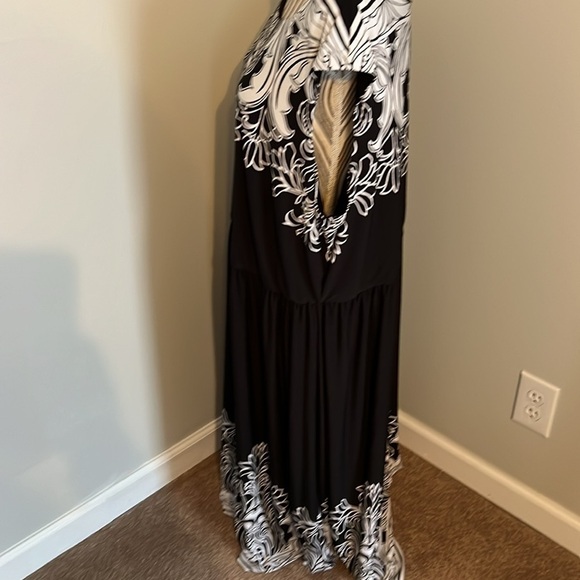 Catherine’s Dress Size 2X - Picture 2 of 4